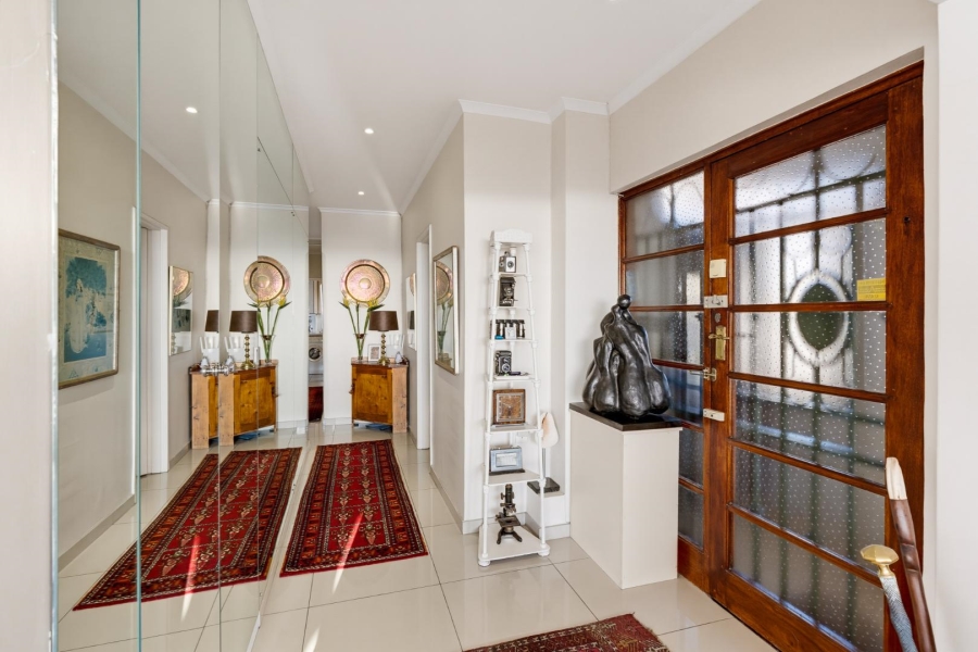 2 Bedroom Property for Sale in Sea Point Western Cape